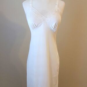 Vintage Keyser slip size 34